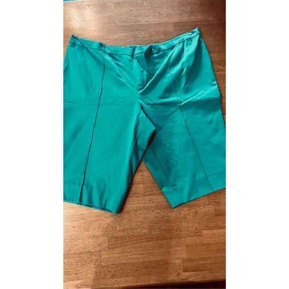 Isaac Mizrahi Live Green Bermuda Shorts WOmens Size 28WP - Picture 2 of 11